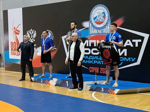 Борец из Хакасии Михаил Болганов завоевал серебро на чемпионате России