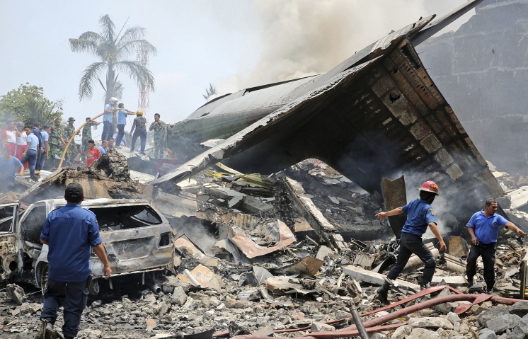 Взорвавшийся самолет в Индонезии унес больше сотни жизней