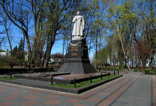 Полиция Киева сорвала попытку разрушить памятник Ватутину