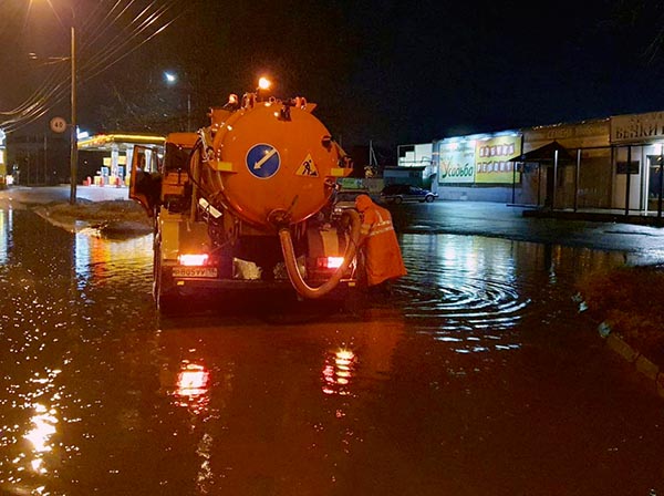 В столице Хакасии всю ночь боролись с подтоплением