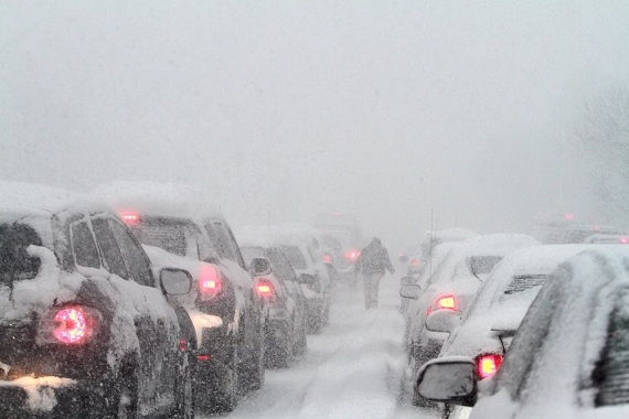 Две трассы перекрыли в Хакасии из-за сильнейшего снегопада