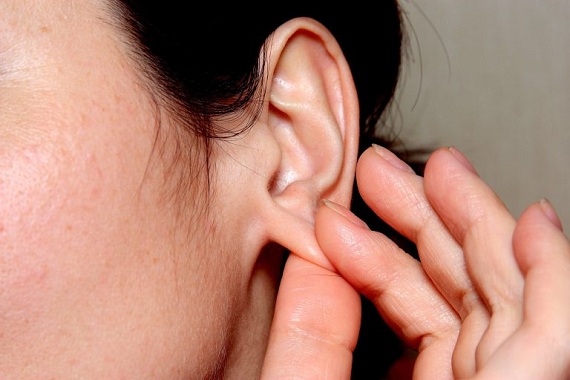 В Минусинске пьяная девушка откусила своей знакомой мочку уха