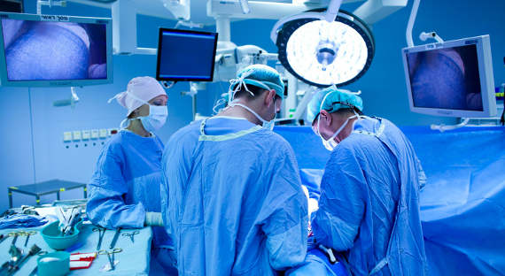 Российские врачи провели первую в мире операцию по пересадке печени и легкого ребенку
