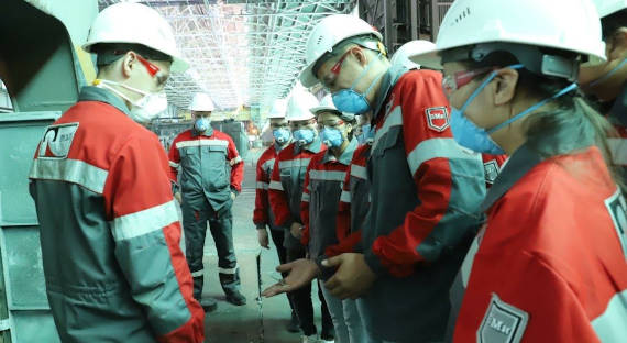 Студенты из Тывы узнали как работает алюминиевый завод РУСАЛа