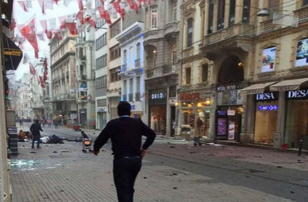 Взрыв в Стамбуле: два человека погибли