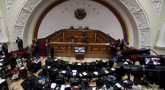 Парламент Венесуэлы попытался отправить Мадуро в отставку