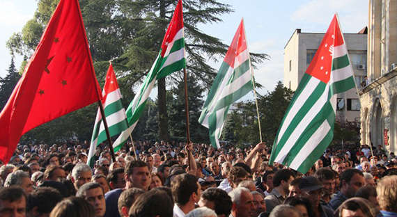 Президент Абхазии призвал прекратить беспорядки