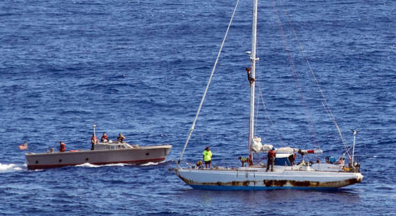 В США спасли экипаж яхты, полгода дрейфовавшей в океане
