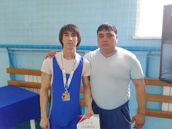 Тяжелоатлеты из Хакасии достойно выступили на всероссийском турнире