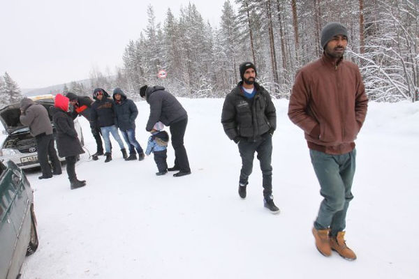 Мигранты, пытавшиеся попасть в Финляндию, застряли в России