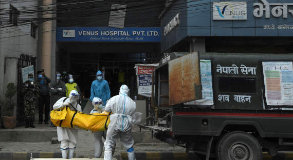 В Индии за сутки от COVID-19 погибли 4,2 тысячи человек
