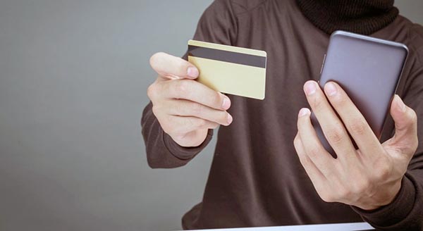 В Абакане женщина отправила мошенникам 370 тысяч рублей