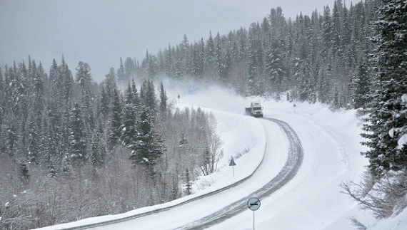 В Хакасии из-за снега закрыли трассу Абакан-Саяногорск