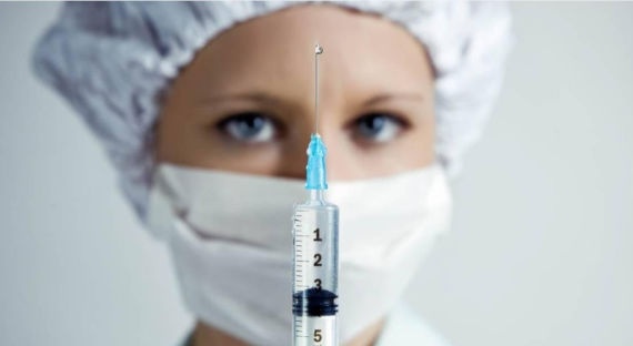 Ученые: Первые на прививку от COVID-19 — врачи и волонтеры