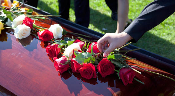После «гробового скандала» в Самаре уволили директора кладбища