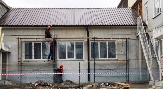 Капитальный ремонт крыши завершился в саяногорском детском доме «Ласточка»