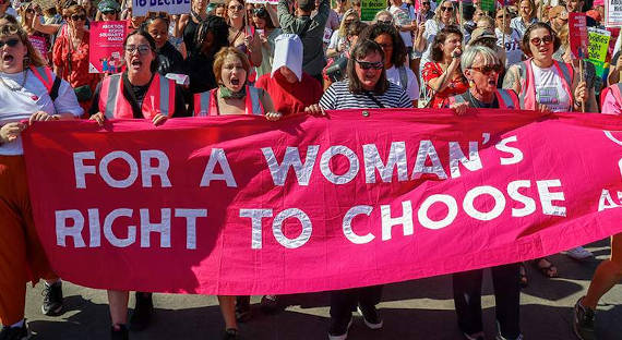 Байден призвал американцев продолжать протесты из-за абортов