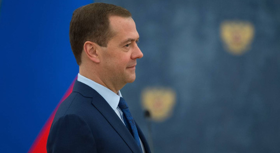 Медведев: транзит газа через Украину сохранится, но с условиями
