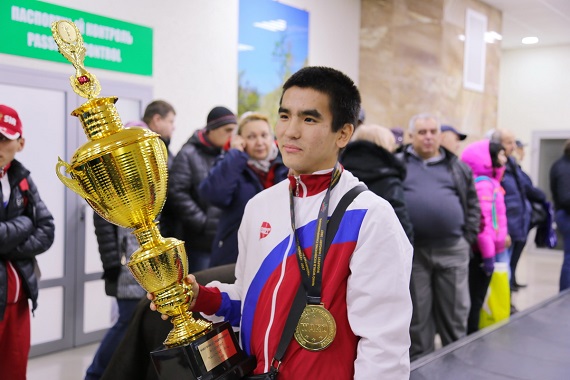 Парень из Хакасии победил на чемпионате мира по кикбоксингу (ФОТО)