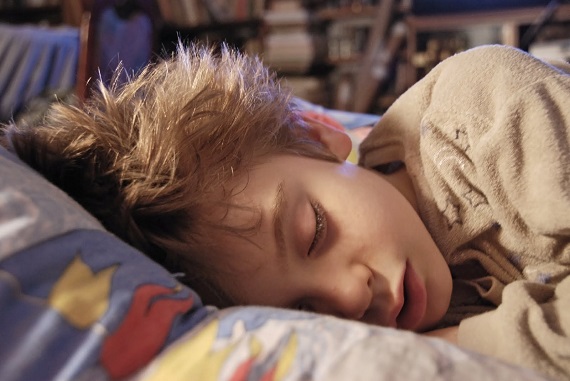В Саяногорске МЧСники спасали 7-летнего мальчика, пока тот сладко спал