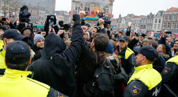 В Гааге полиция разогнала акцию протеста против карантина