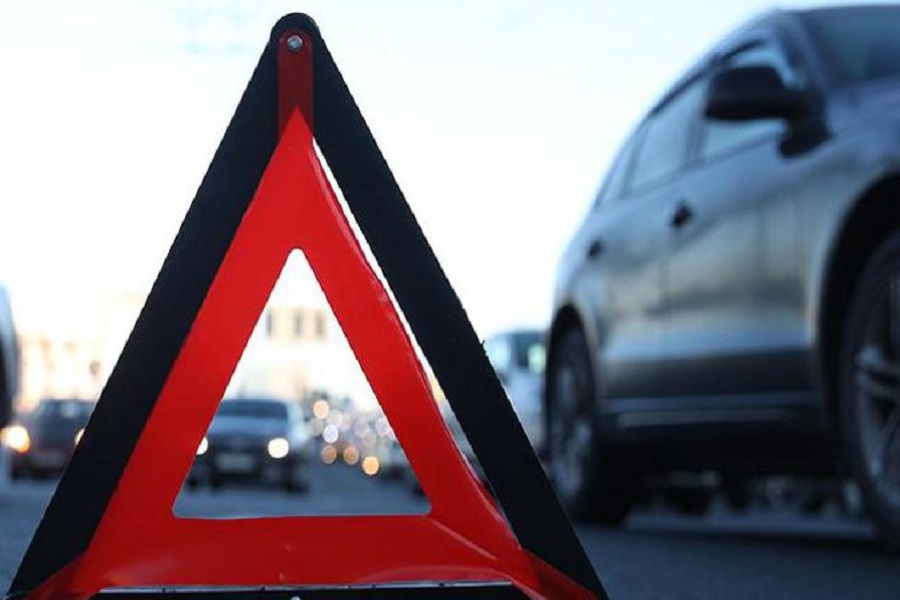 В Хакасии автоледи протаранила дорожные знаки
