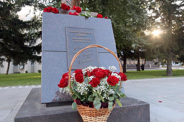 В Абакане почтили память Народного мэра - Николая Булакина