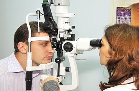Бригада офтальмологов посетит ПВР в Шира