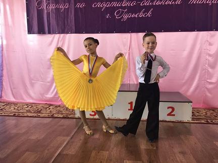 Юные танцоры из Абакана взяли «серебро» на российском турнире
