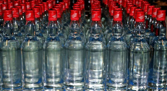 Треть всей водки в России оказалась нелегальной