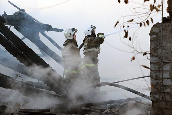 В Аскизе загорелось хранилище битума
