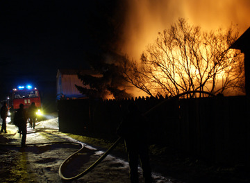 666-й пожар в Хакасии едва не уничтожил особняк