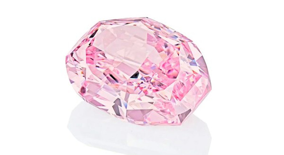 Розовый бриллиант из России оценили в 65 миллионов долларов