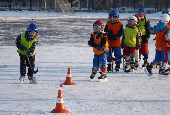 Игроки "Саян" провели мастер-класс для юных хоккеистов Хакасии