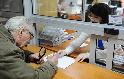 В праздники пенсионеры Хакасии получат свои деньги по графику и даже раньше