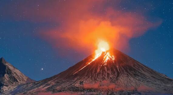 Ключевскому вулкану присвоили «красный» код опасности для авиации