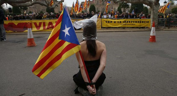 Каталонская полиция дубинками разгоняет демонстрантов