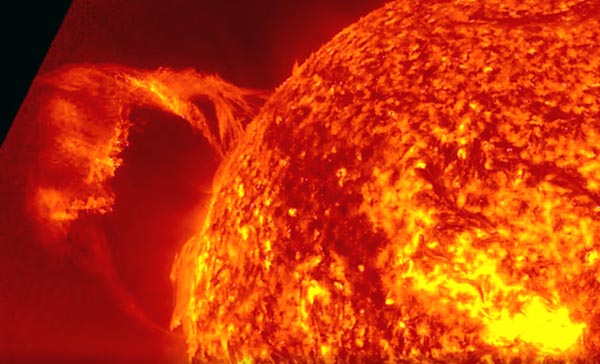 Мощнейший выброс плазмы зафиксирован на Солнце