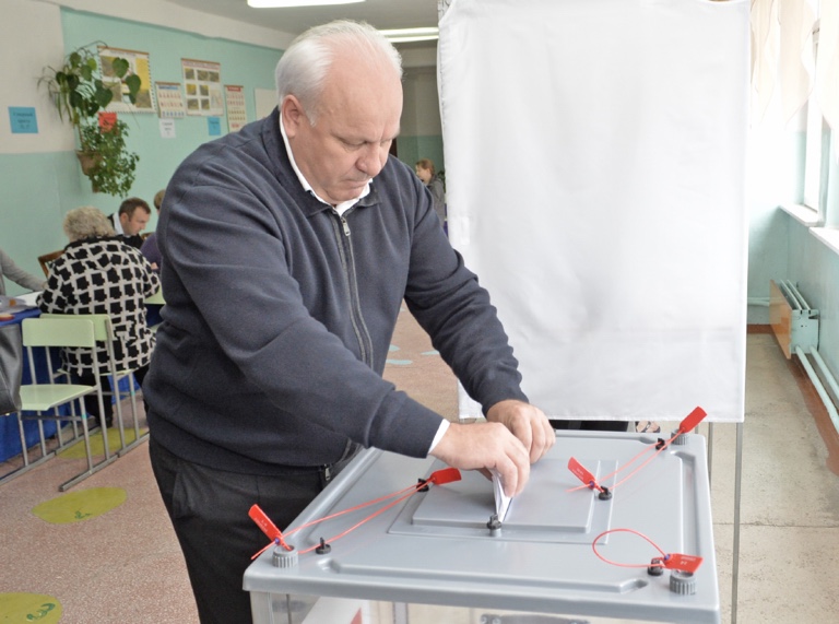 Глава Хакасии принял участие в голосовании на выборах в Государственную Думу