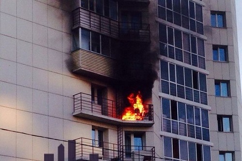 В Абакане курильщик устроил пожар на балконе многоэтажки