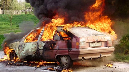 В Абакане загорелся автомобиль