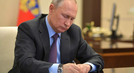 Путин подписал закон об удостоверениях личности для лиц без гражданства