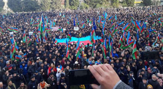В Баку прошел митинг в поддержку военных