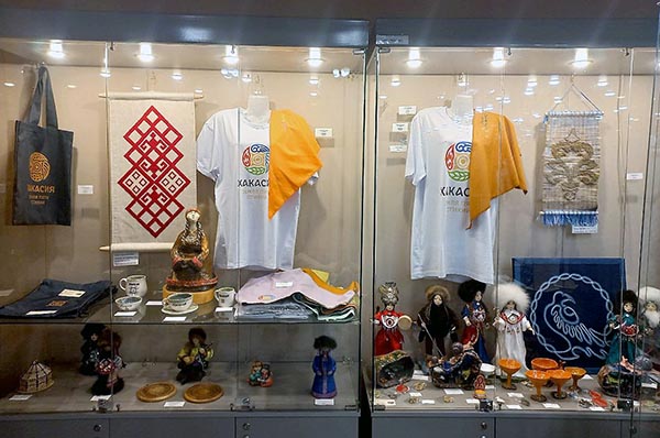 В Абакане открылась выставка "Традиции и современность"