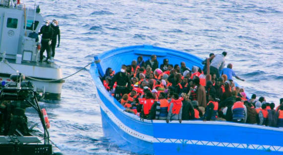 Немецкое судно спасло у берегов Мальты более двухсот мигрантов
