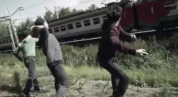 В Абакане подростки забрасывали камнями проезжающие мимо поезда