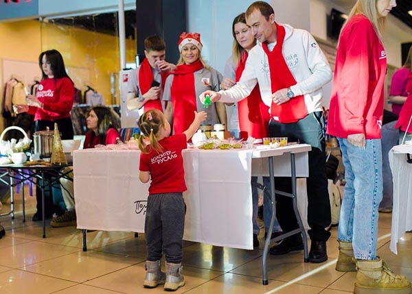 Волонтеры РУСАЛа собрали на «Доброй ярмарке» более 100 тысяч рублей