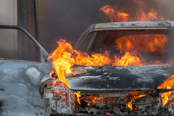 Пожар в Абакане: по чьей-то неосторожности загорелся автомобиль