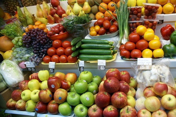 Овощи и фрукты в Хакасии без пестицидов, но и без документов