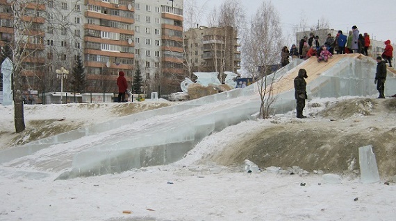 В Красноярском крае девочка умерла после катания с ледяной горки